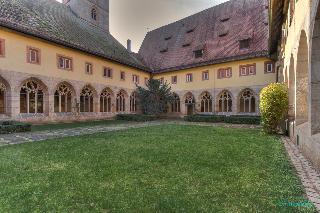 Klosterhof mit umlaufendem Kreuzgang in Langenzenn