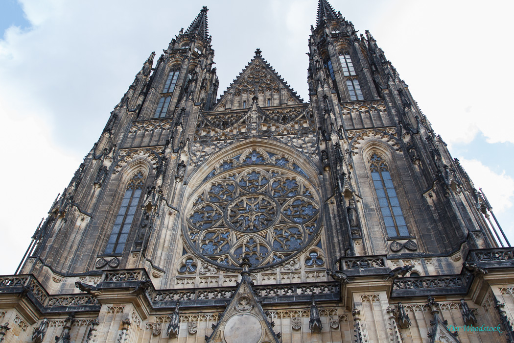 St.-Veitsdom: Westfassade mit den beiden 82 m hohen Westtürmen